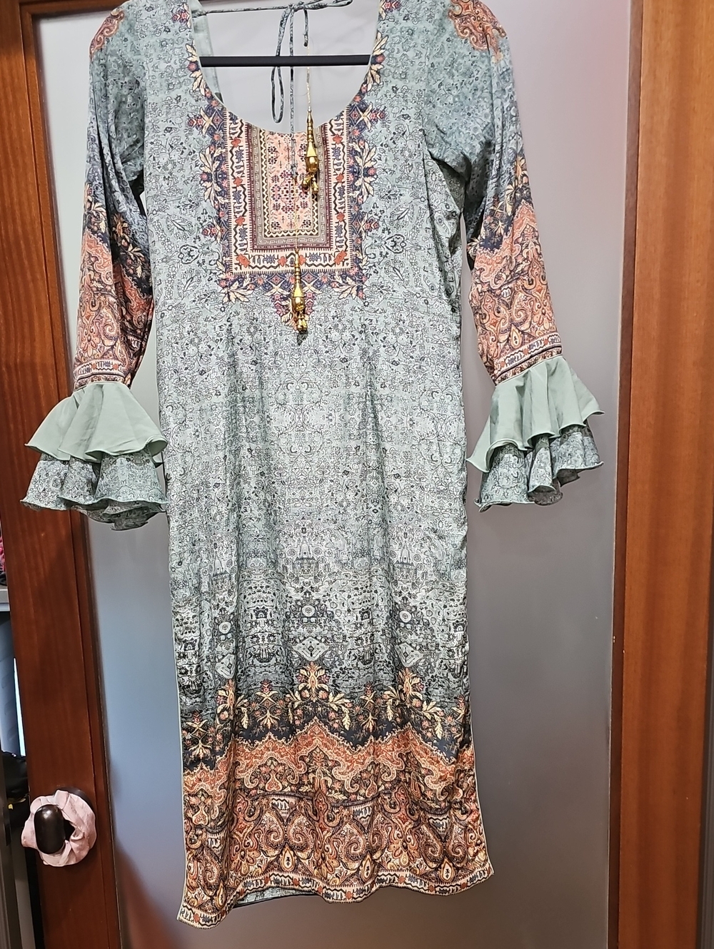 Green Paisley Ruffle-Sleeve Kurti_Airline Kameez